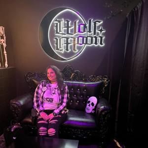 Meet your Posher, Mena